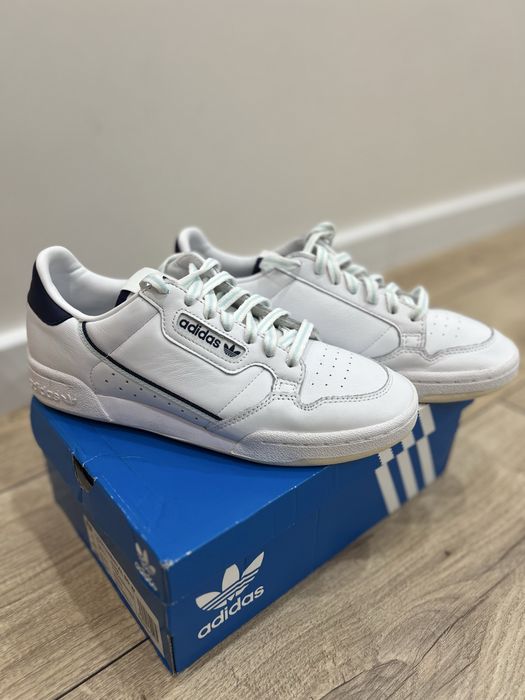 Adidas кросовки 40 размер