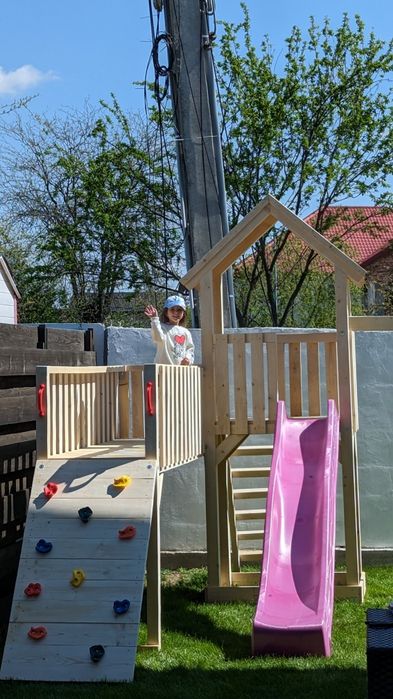 Loc de joaca, casuta, tobogan, nisipar, leagan
