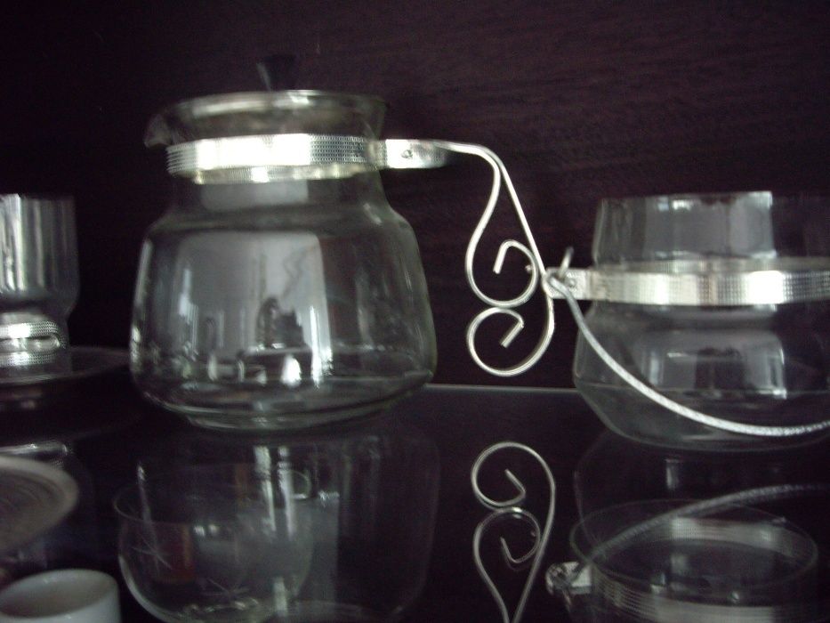 Сервиз със подстакани