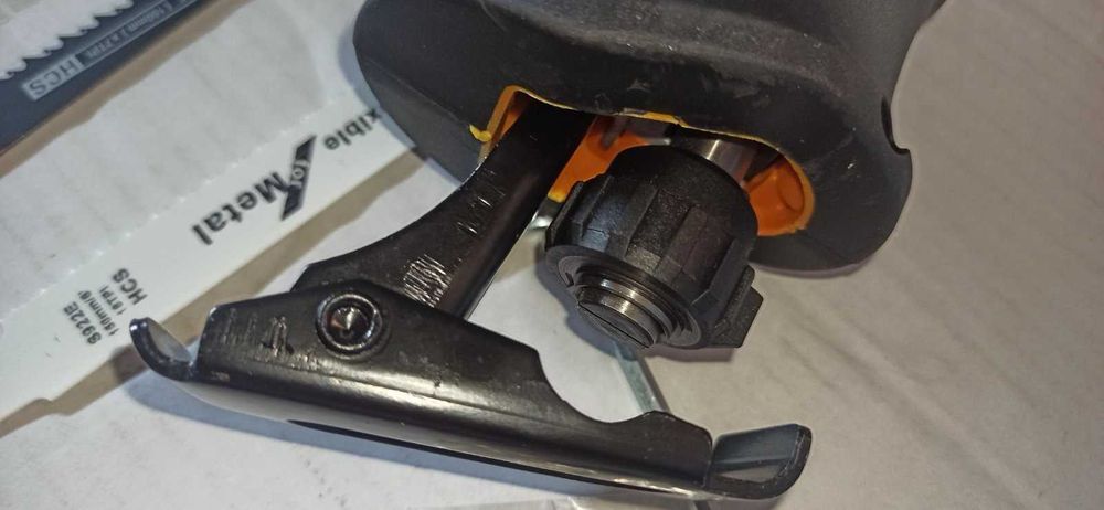 Саблен трион DeWALT