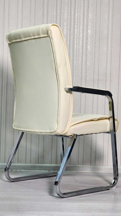 Кресло для персонала  Vortex черный и бежевый!