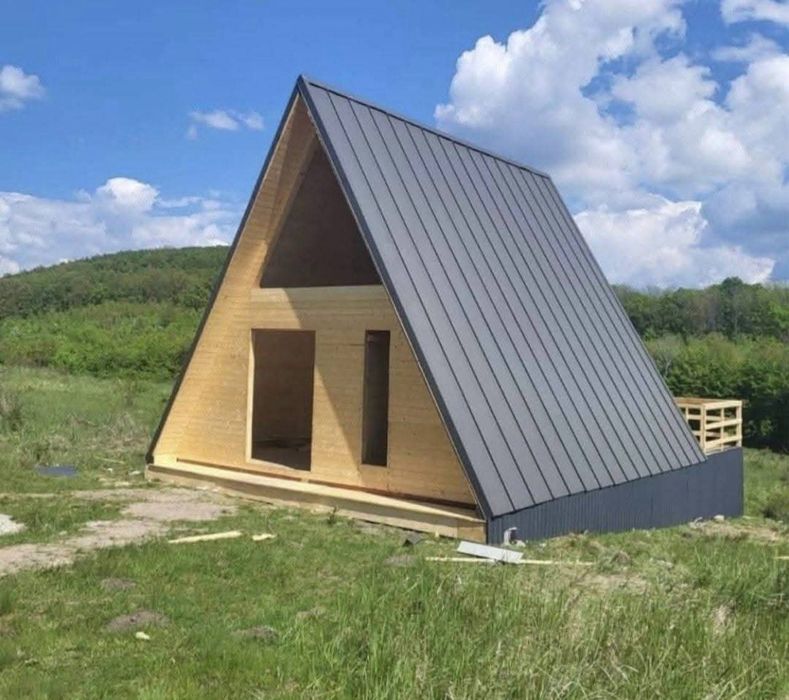 Vând casă pe structură din lemn