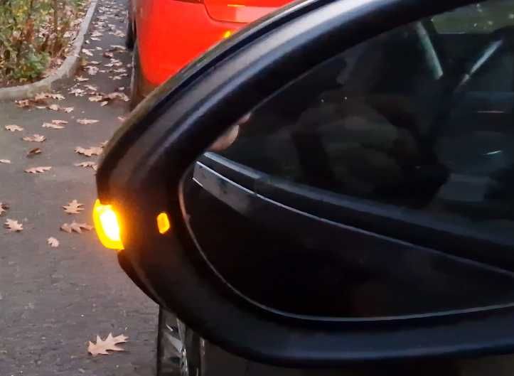 Set lampi originale semnalizare oglinda VW Golf 7 (5G0949101 si 2)