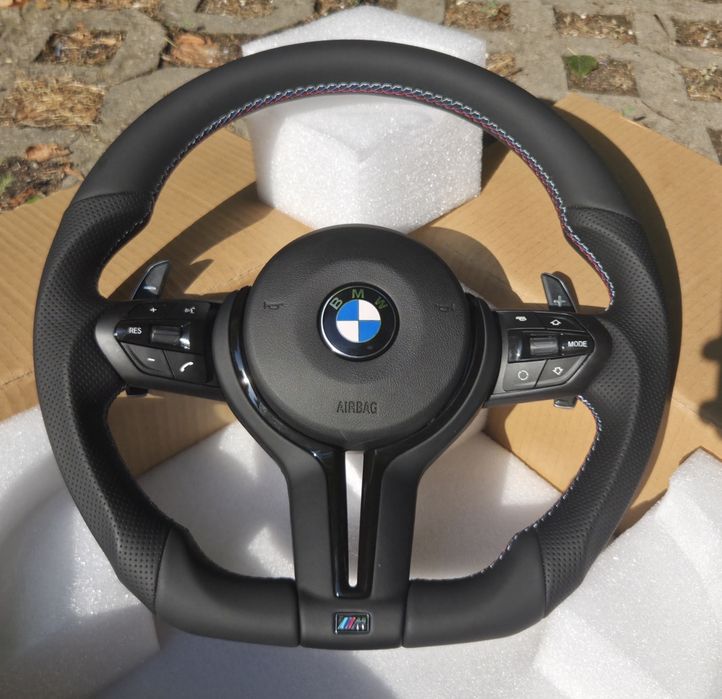 М спорт тунинг волан за БМВ Е90 Е91 Е92 Е70 Е72 Е81 Е87 BMW E90 91 92 E70 E72 E82 E87 Е84 M трицветен шев кожен волан бутони пера