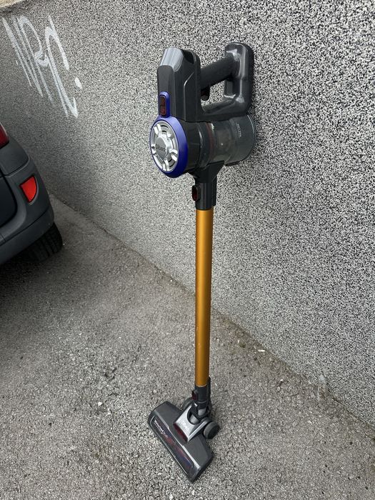 Продавам безкабелна прахосмукачка