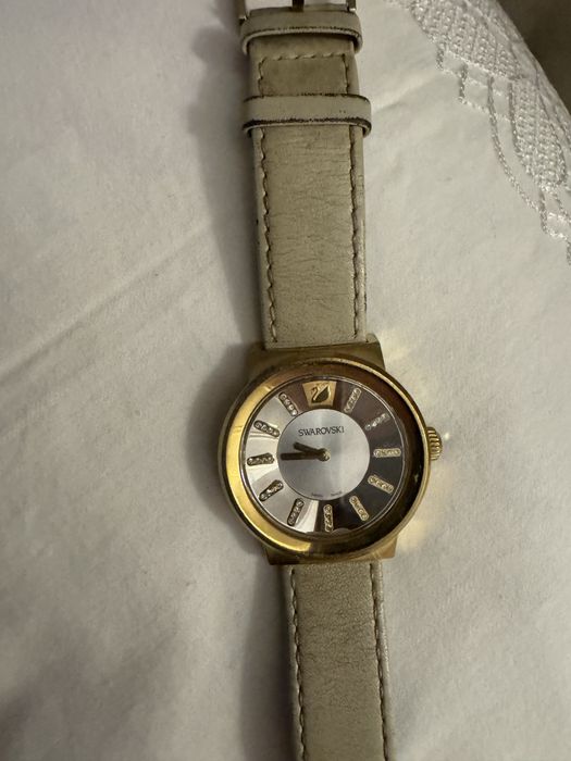 Продам часы swarovski
