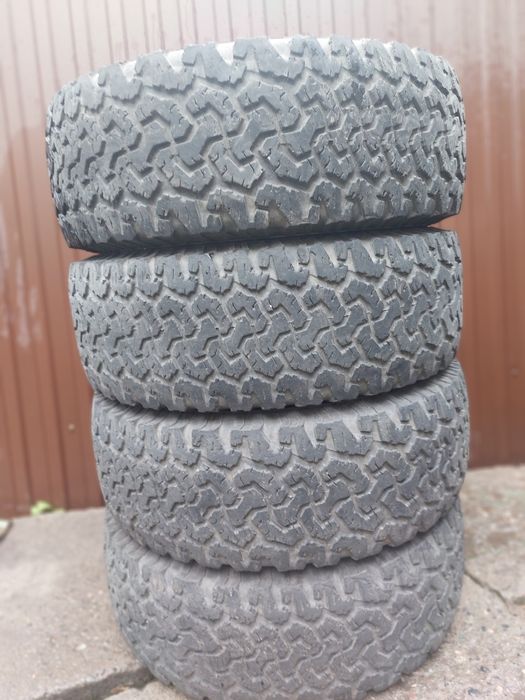 Комплект  покрышек