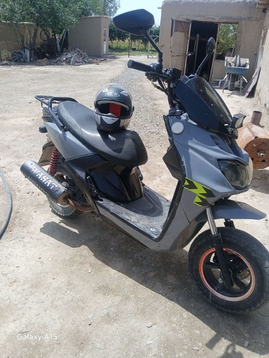 Skuter sotiladi samuray