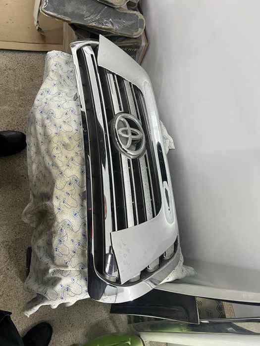 Капот крыло ланд круйзер 200