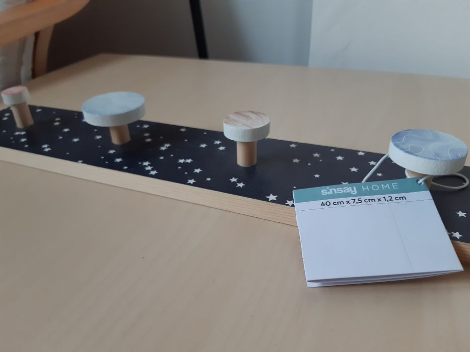 Нова детска дървена закачалка