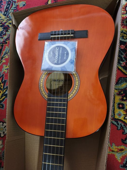 Гитара новая продам