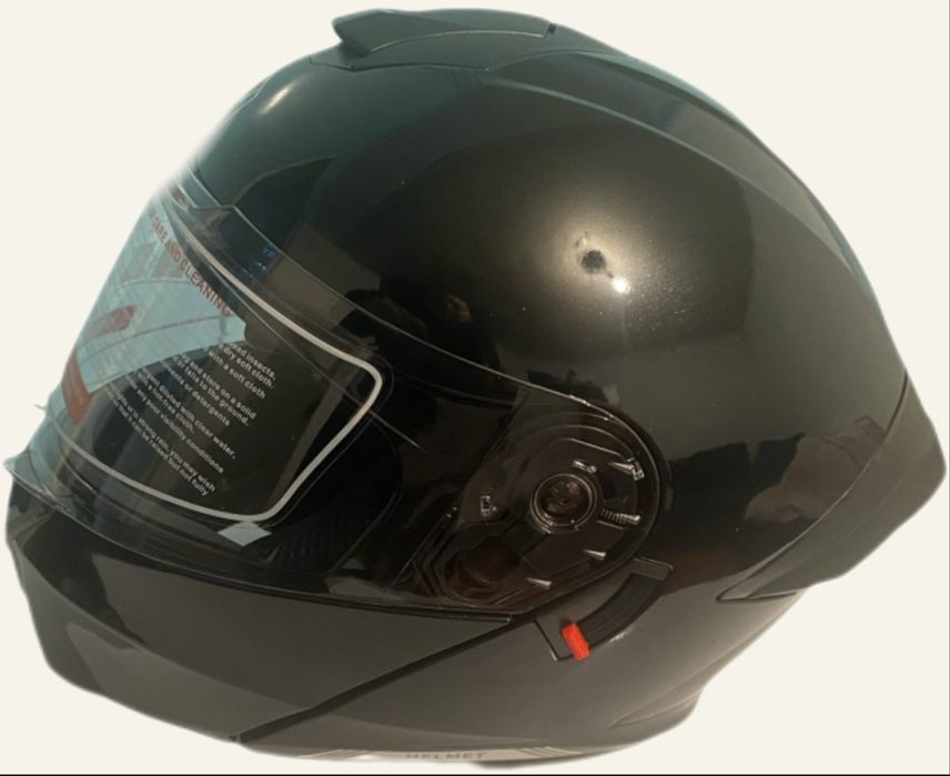 Мотошлем (в подарок: подшлемник и перчатки)