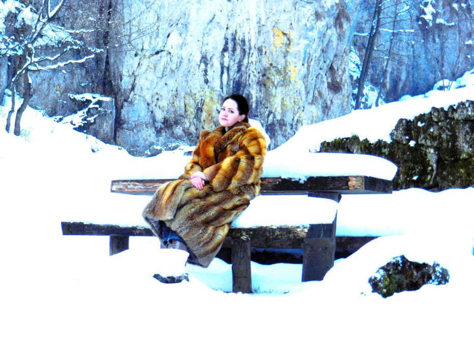 ELEGANTA SLAVA! Opulenta haina din blana de vulpe roscata degrade .