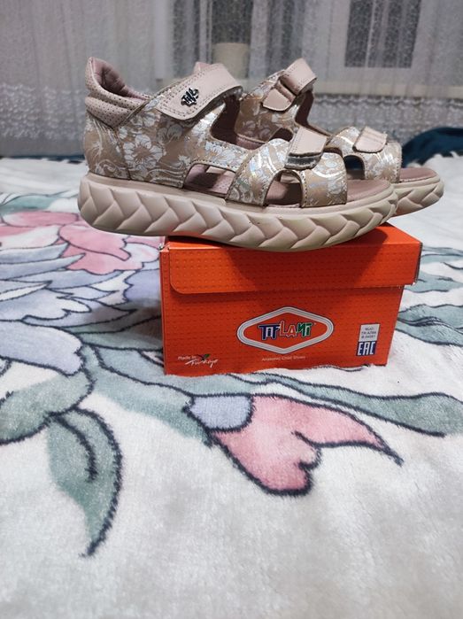 Продаю сандали на девочку tiflani 30 размер