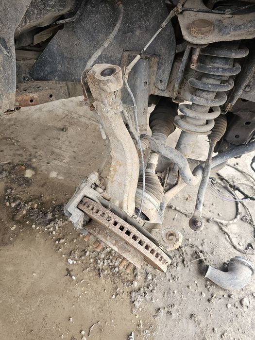 Fuzeta dreapta stânga fata Ford Ranger III 2.2 TDCi 2011 - 2015 Manual