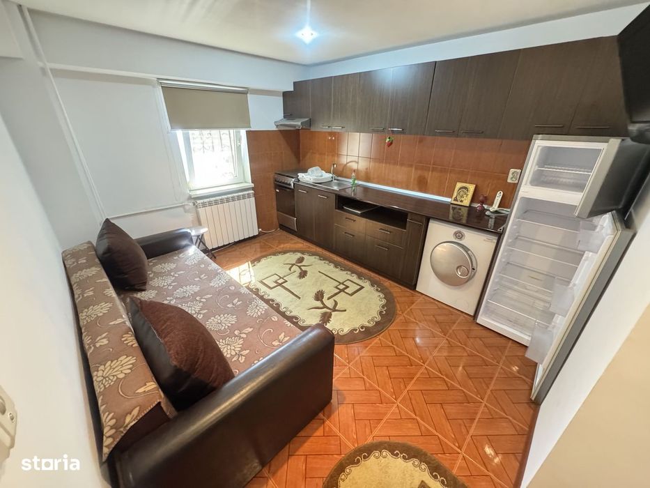 Apartament cu o cameră 40mp parter cu balcon zona Bratianu Scoala nr.