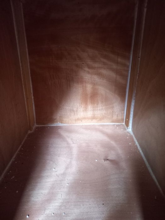 Vînd cușcă pt cîine izolată și vopsită