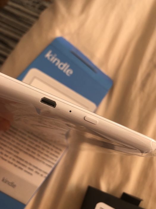 Kindle 10th generation, 6 inch дисплей