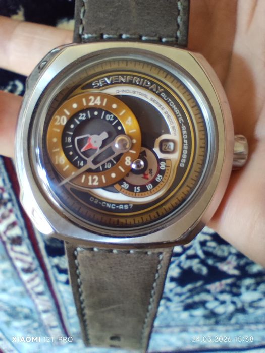 Часы sevenfriday