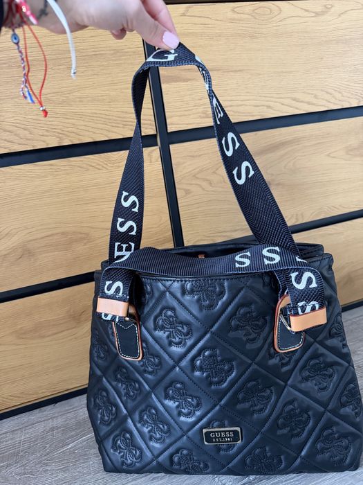 Чанти Dior, Guess, Ysl