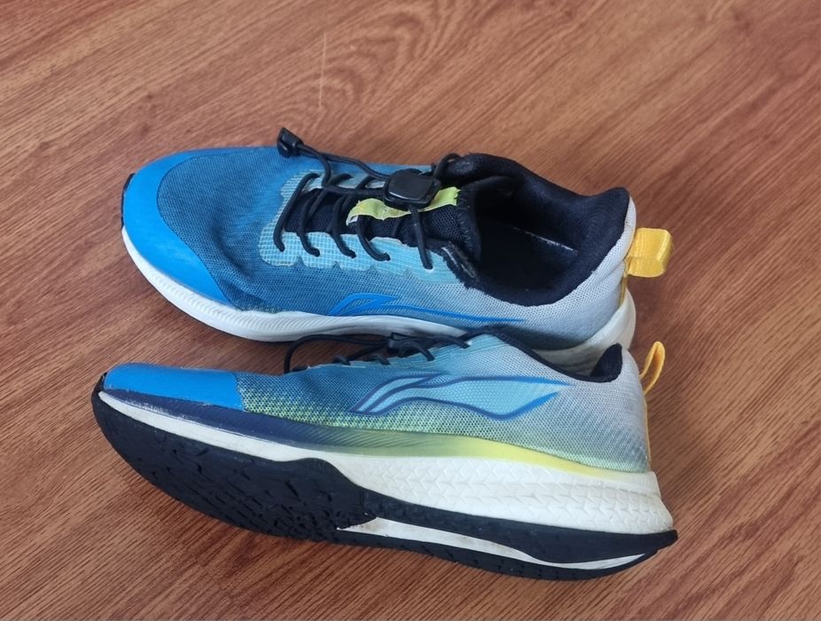 кроссовки прочные лининг"