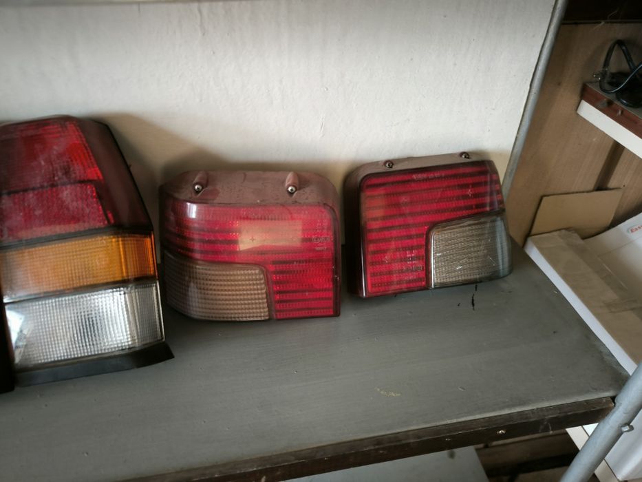 Стопове за автомобили и един комплект фарове за форд