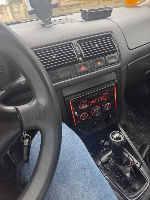 Volkswagen Golf benzină, 1.455 € — imagine 3