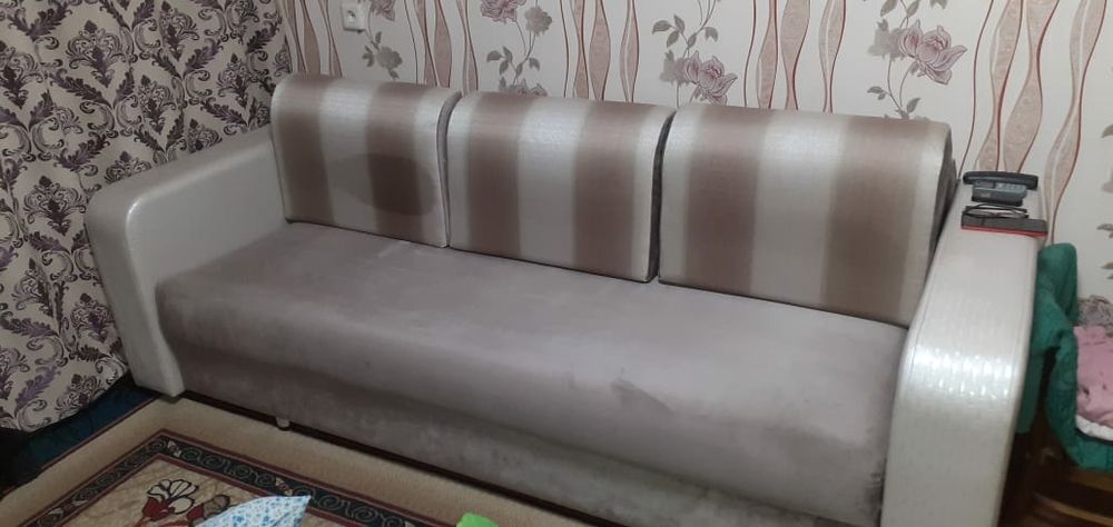 Продам диван в хорошем состоянии.