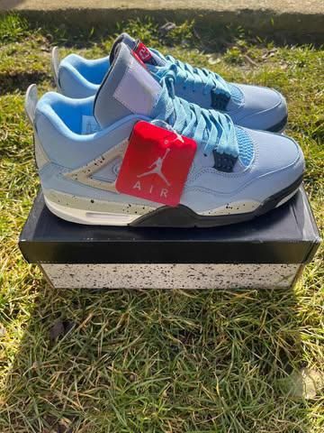 Nike Jordan 4 university blue