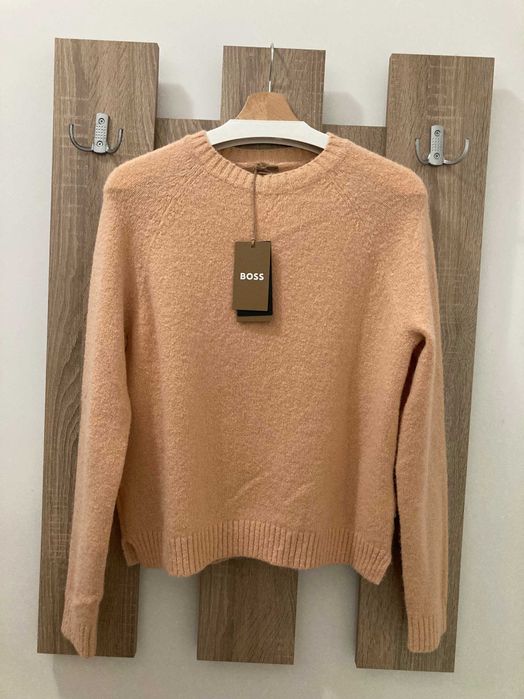 Блузи , пуловери на BOSS, в свежи цветове, нови с етикет