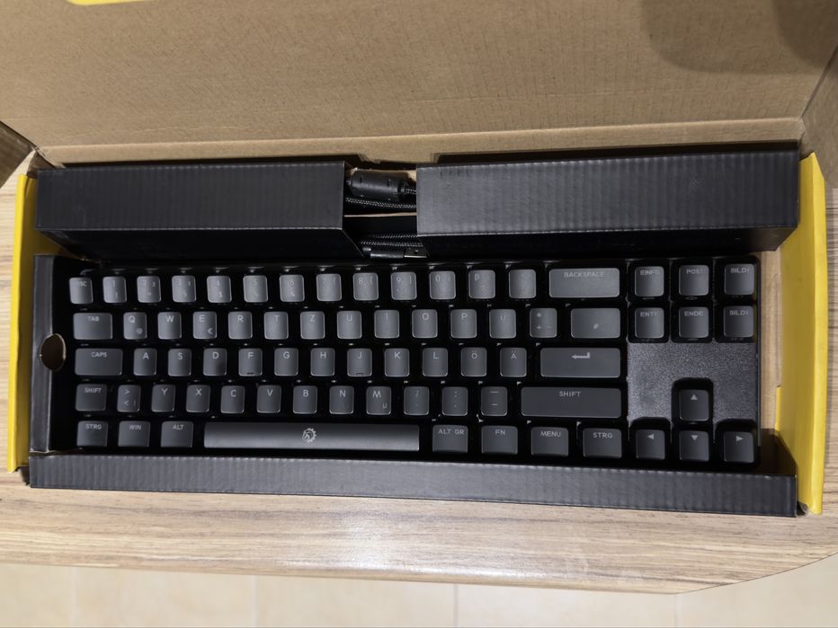 Механична Bluetooth Клавиатура Drevo Calibur Френска и Немска Подредба