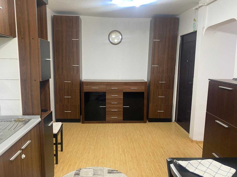 Inchiriez apartament 3 camere,cu loc de parcare