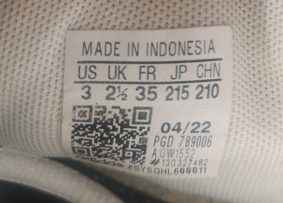 Bascheți Adidas marime 35 impecabili