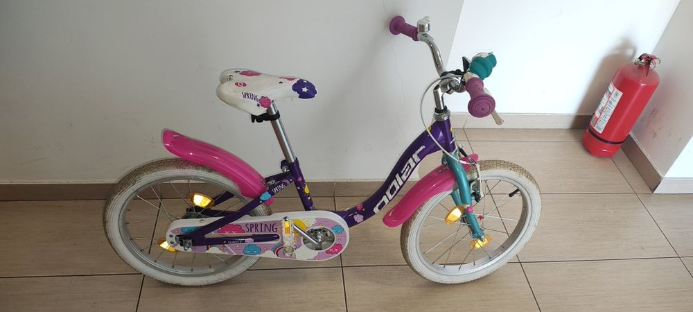 Vând bicicleta copii pe 18