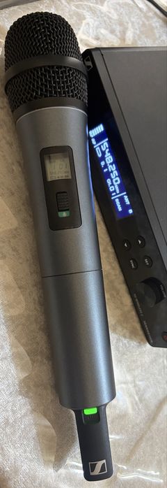 Vand mixer si microfon,in stare foarte buna.Detalii in privat!