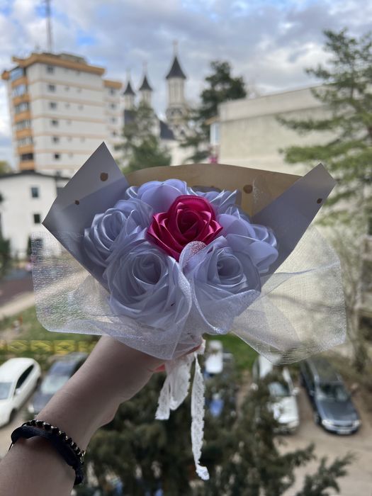 Buchete de flori din satin