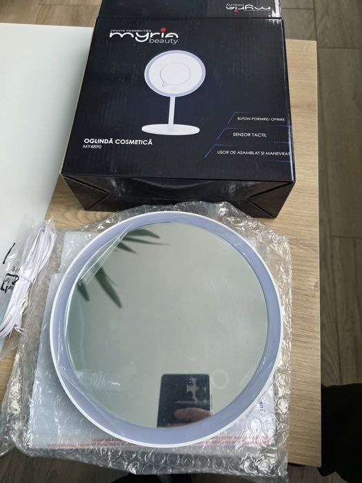 Oglinda cosmetica cu iluminare LED