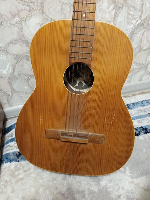 Гитара деревянная