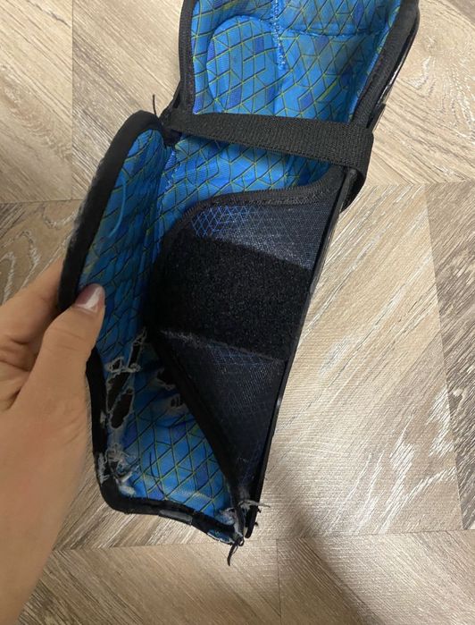 Продам наколенники BAUER