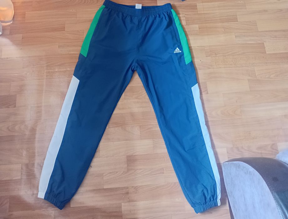 Продам спортивка ветровка