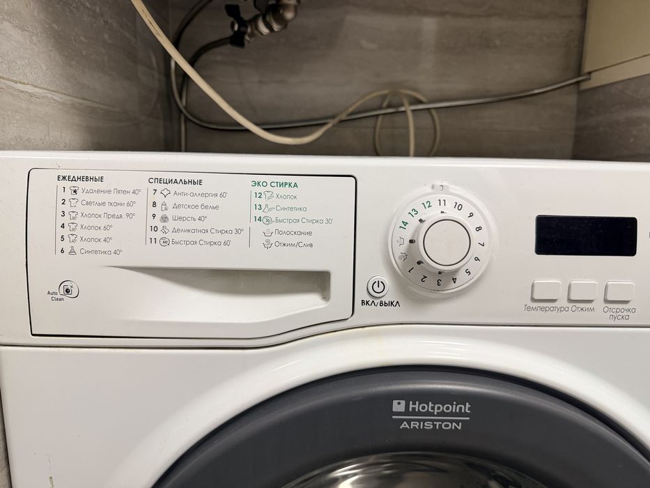 Продам стиральнуж машинку Hotpoint Ariston