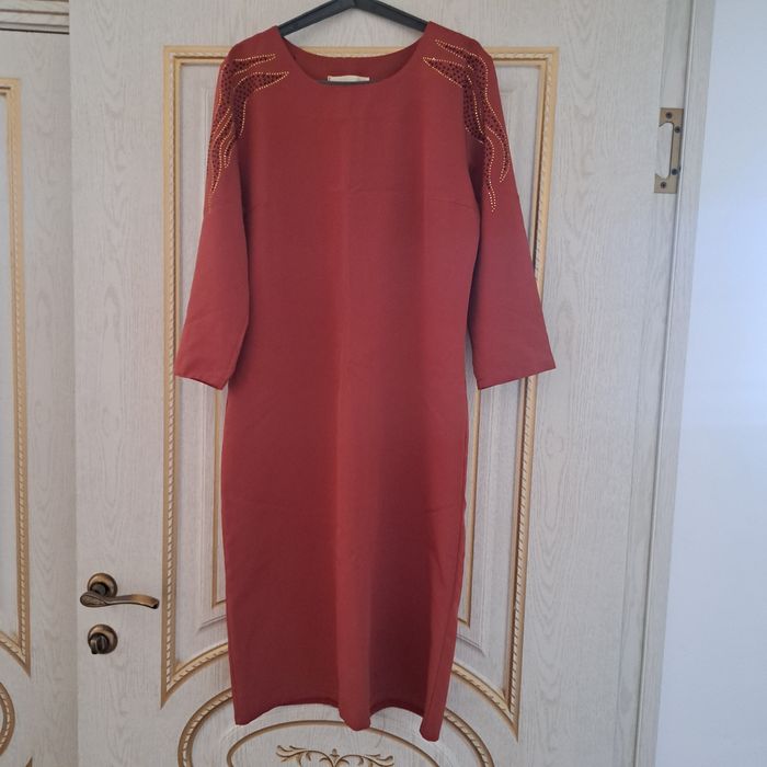 Прдома несколько платьев