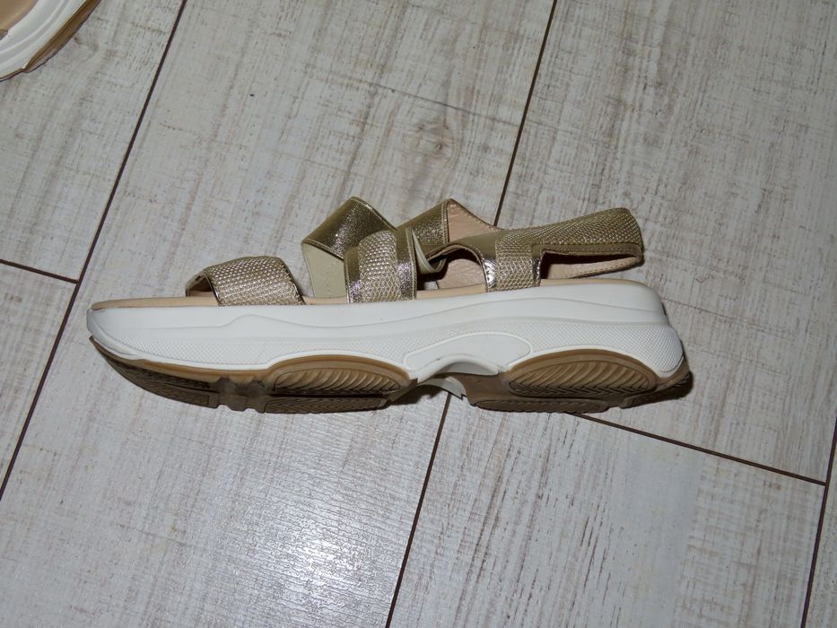 Златисти сандали TOGOSHI