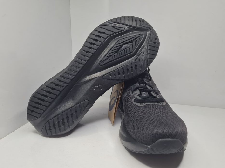 Маратонки Asics NovaBlast 4

Чисто нови с кутия.

Размер 41.5 стелка 2