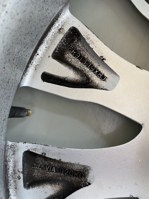 4бр лети джанти 5x120/ц.отв/72.6/ет53/8J/19цола/Land Renge Rover sport