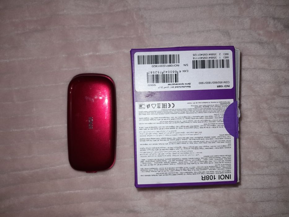 Сотовый телефон INOI 108R компактным красным корпусом-раскладушкой сна