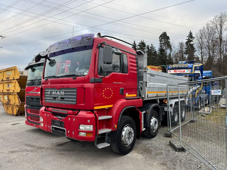 Închiriez buldoexcavator autocamion macara excavator camion 8x4