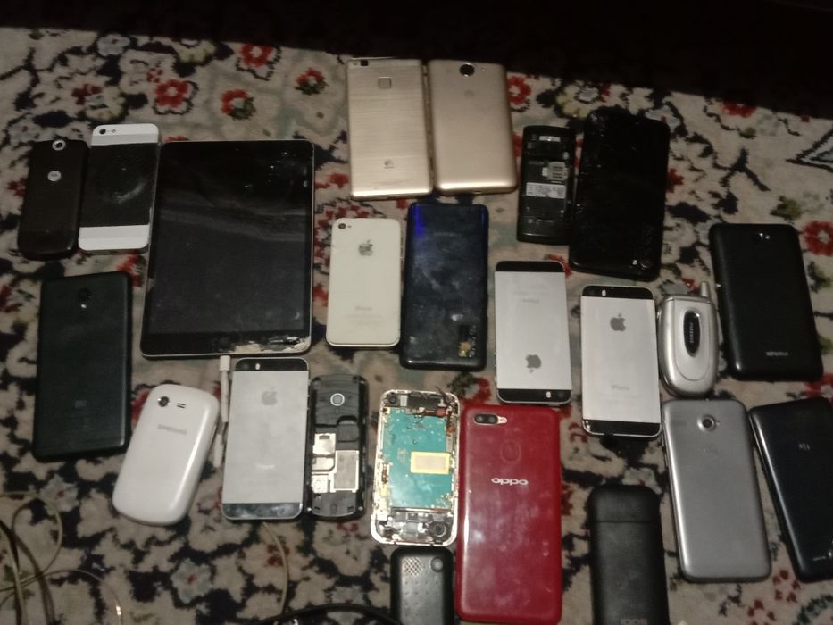 Продам телефоны на запчасти