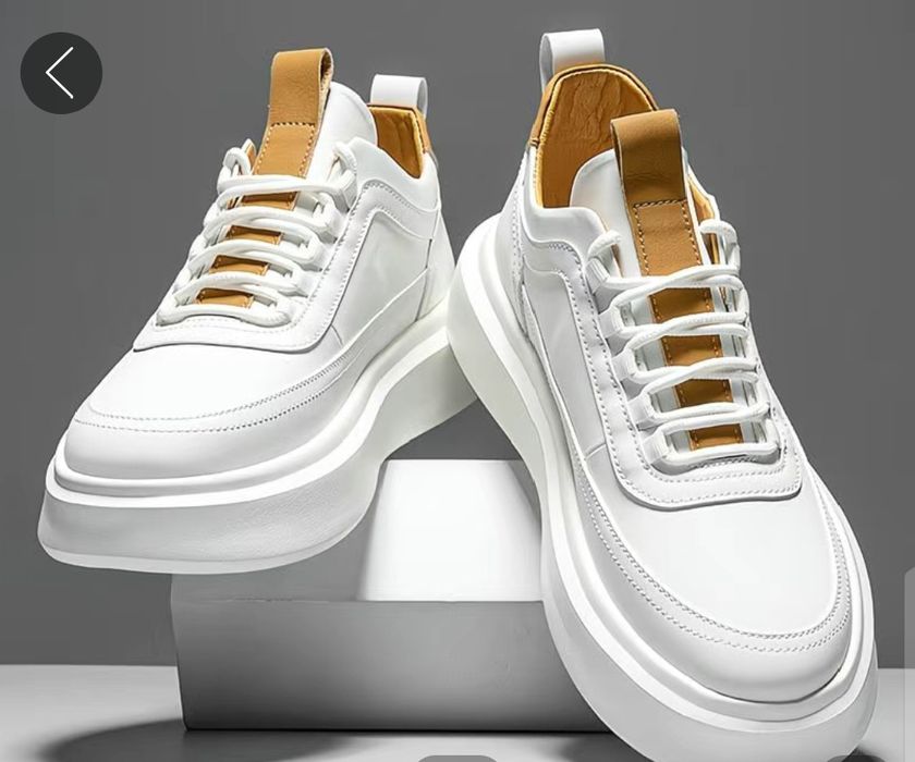 Женские кроссовки