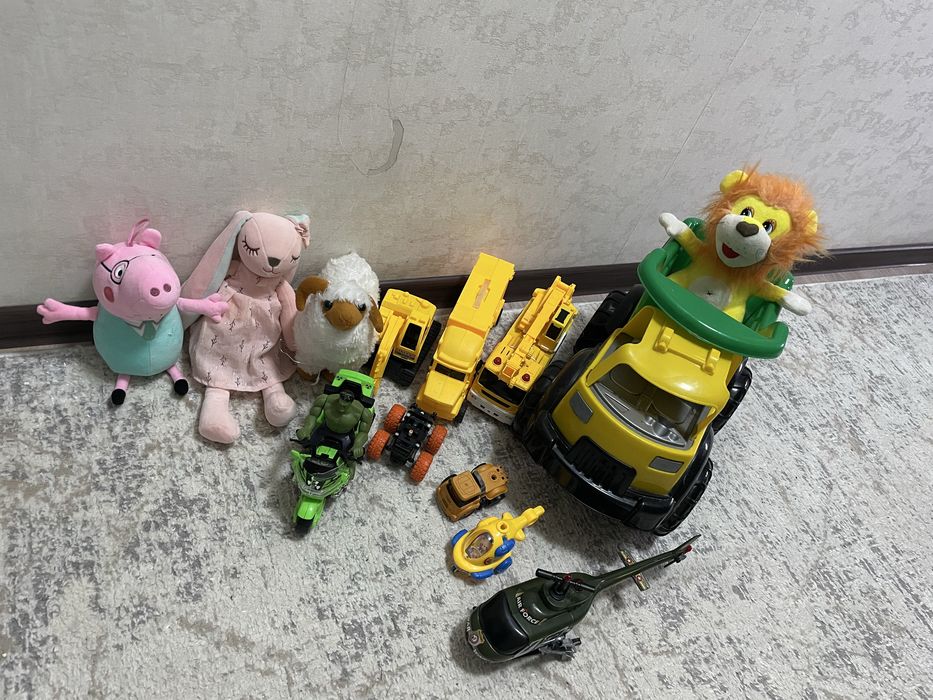 Игрушки разные мальчик.